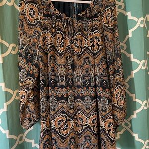 Daniel Rainn multi-color long sleeve top.